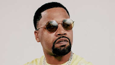 Juvenile with sunglasses and gray background