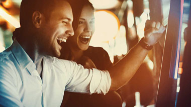 couple winning at slots